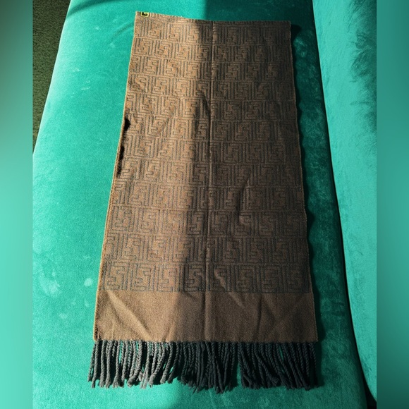 Sold❌Authentic Fendi Wool Scarf - Picture 10 of 15